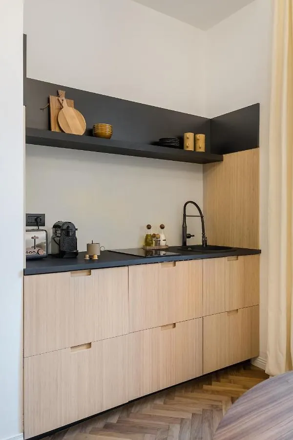 Casa Unica Milano - Elegant Apartment With Balcony - Centrale 1 Milaan
