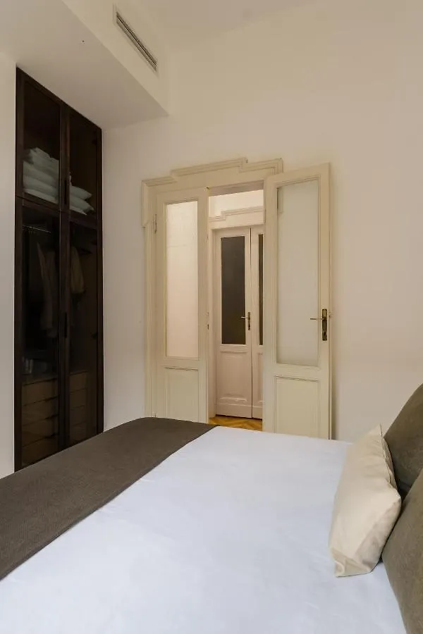 Casa Unica Milano - Elegant Apartment With Balcony - Centrale 1 Włochy