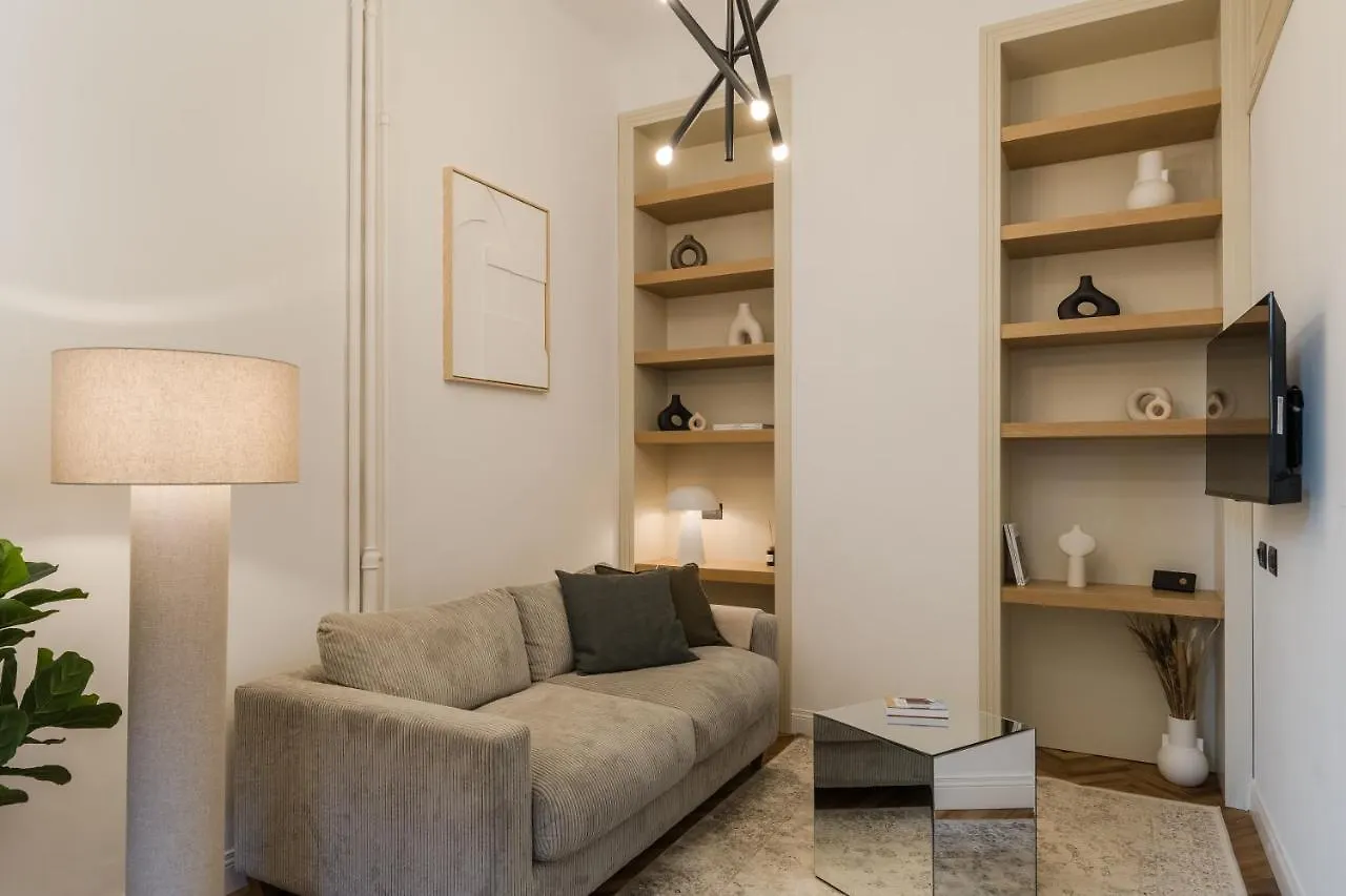 Casa Unica Milano - Elegant Apartment With Balcony - Centrale 1 Włochy