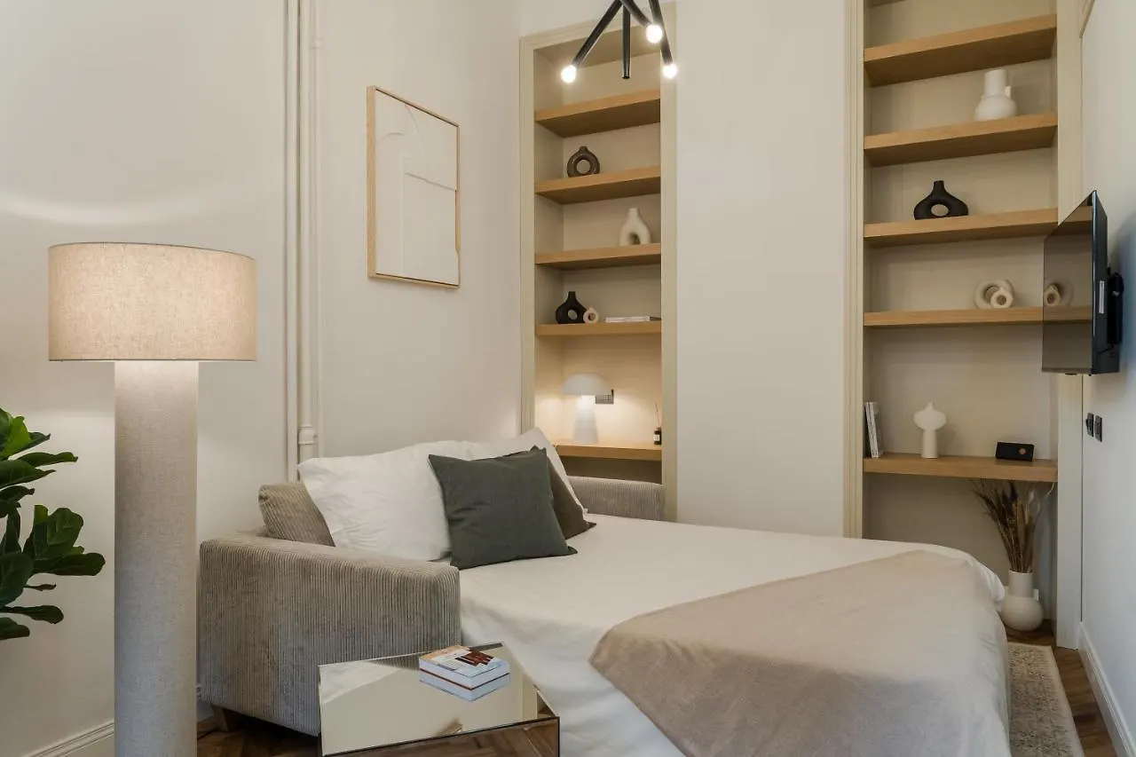 Casa Unica Milano - Elegant Apartment With Balcony - Centrale 1 Mediolan
