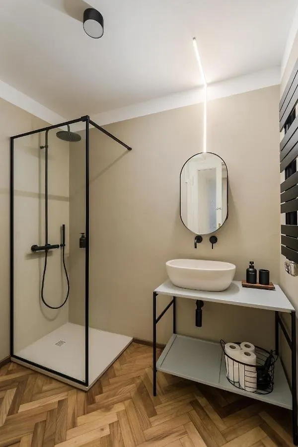 Casa Unica Milano - Elegant Apartment With Balcony - Centrale 1
