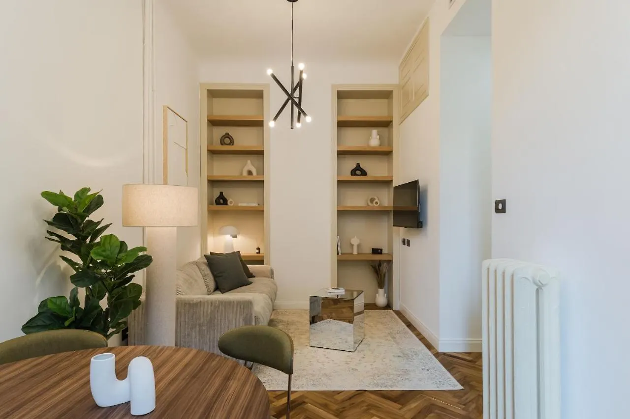 Casa Unica Milano - Elegant Apartment With Balcony - Centrale 1