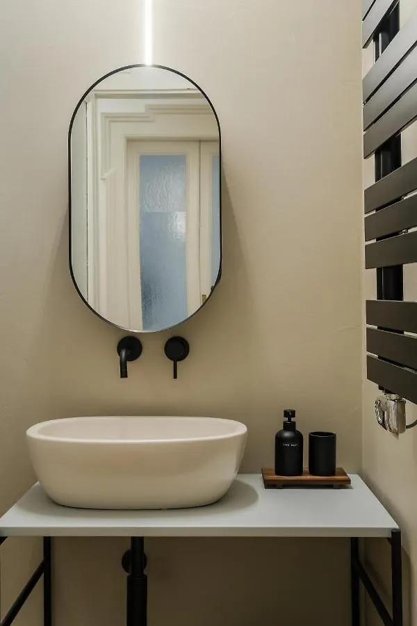 Casa Unica Milano - Elegant Apartment With Balcony - Centrale 1 0*,  Italien