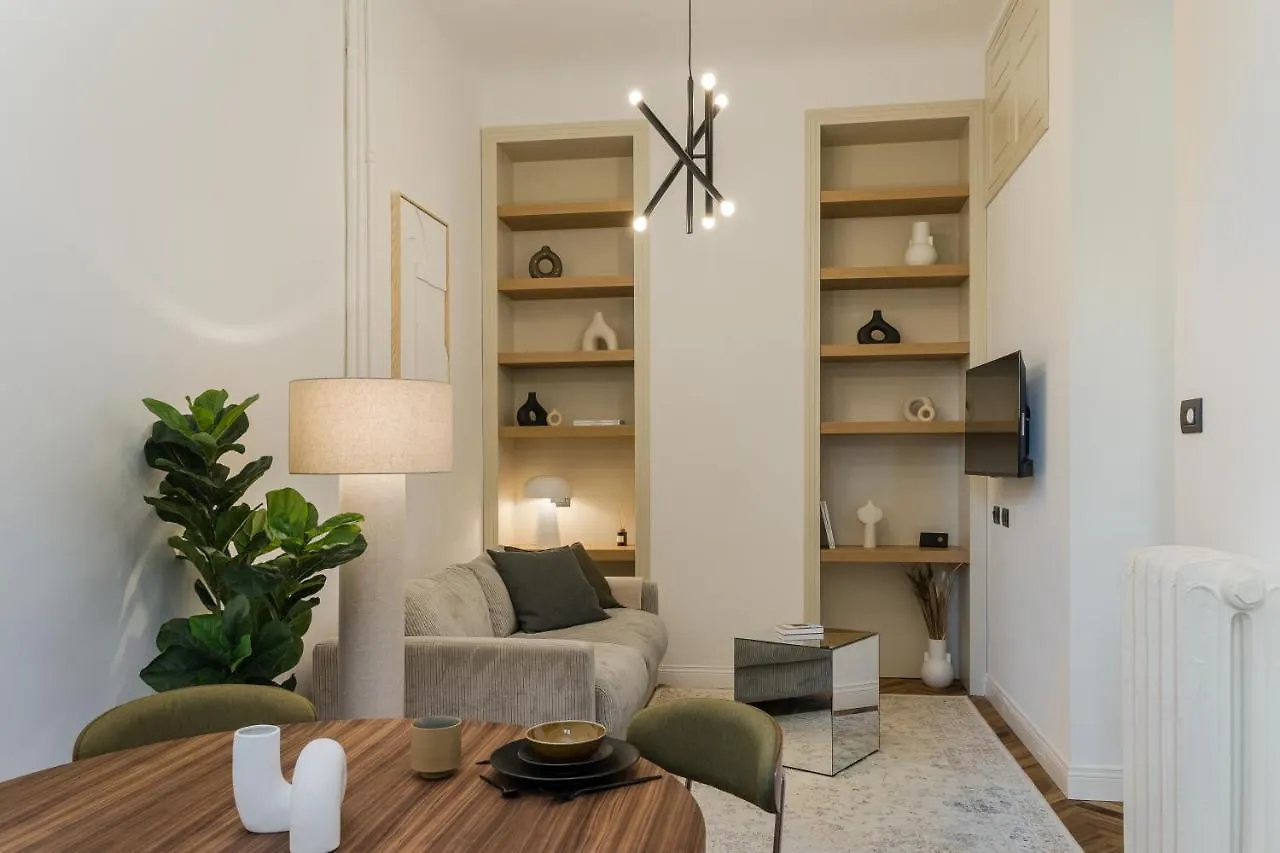 Casa Unica Milano - Elegant Apartment With Balcony - Centrale 1 0*,
