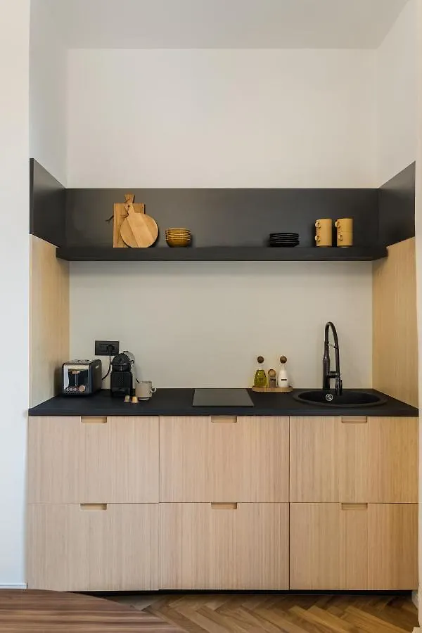 Casa Unica Milano - Elegant Apartment With Balcony - Centrale 1 0*,