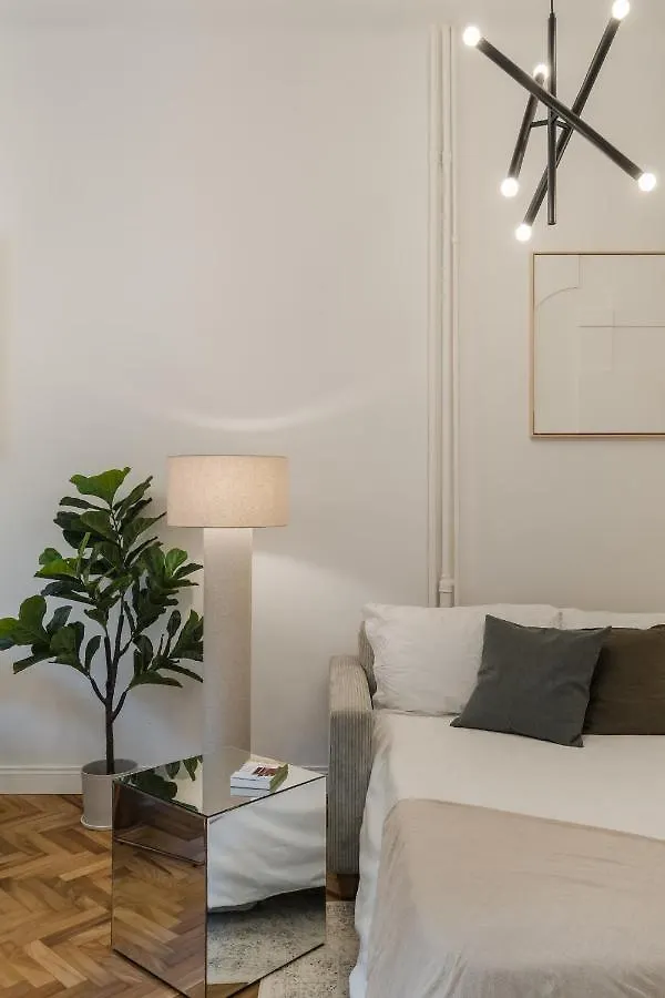 Casa Unica Milano - Elegant Apartment With Balcony - Centrale 1